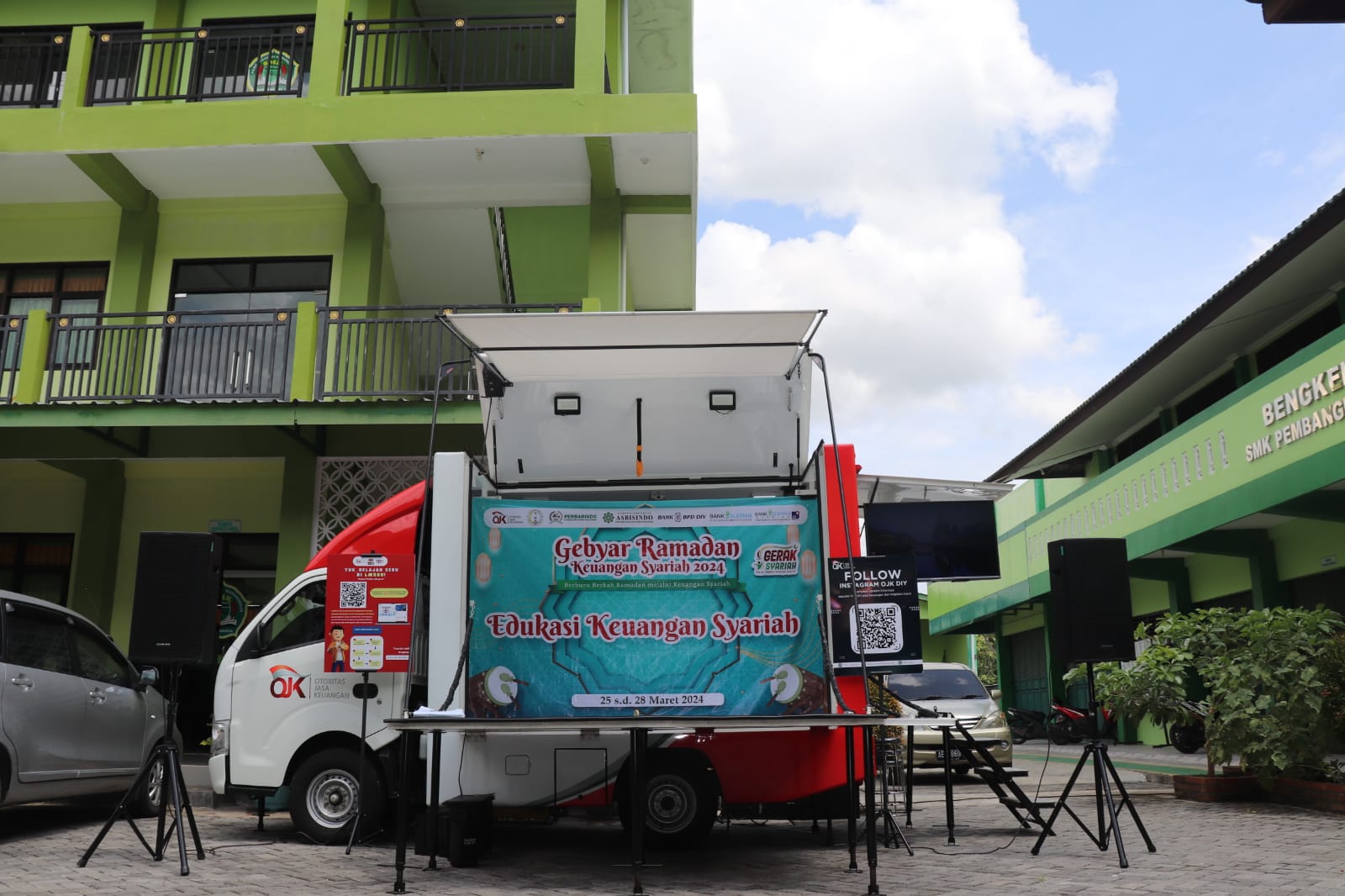 Sosialisasi Keuangan Syariah bagi Siswa SMA-SMK Pembangunan Karangmojo